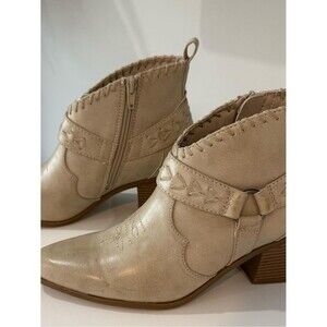 Frye Women's Tan and Cream Boots